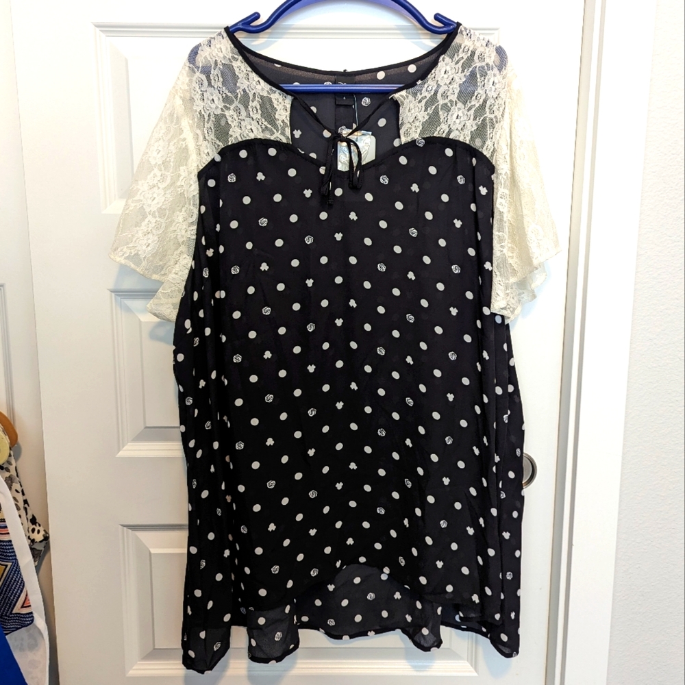 NWT Disney Torrid Minnie mouse top p